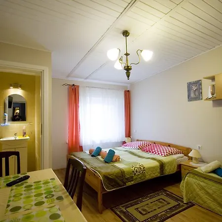 בית אירוח Jar *